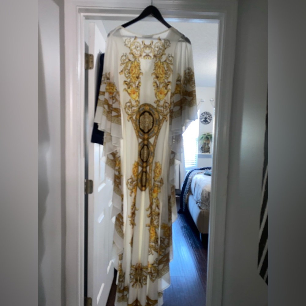 Stunning fitted dress so chic